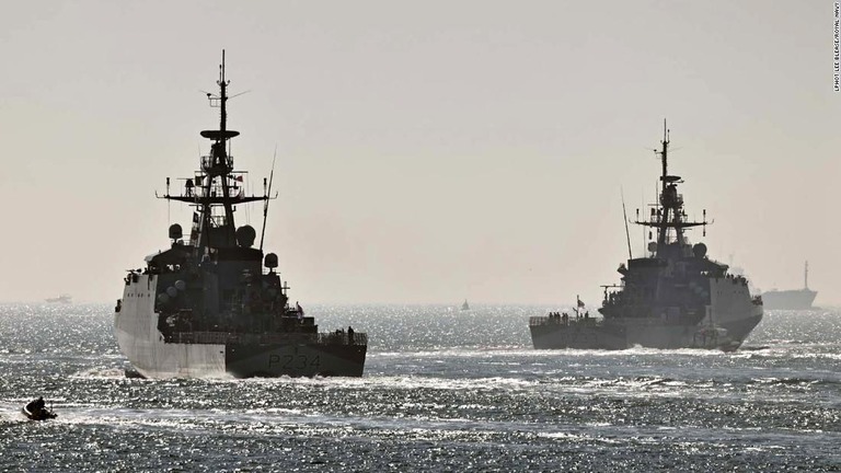 インド太平洋地域に長期展開する英海軍の哨戒艦「スペイ」と「テイマー」/LPhot Lee Blease/Royal Navy