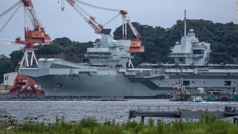 今週、横須賀の海軍基地に寄港した英空母「クイーン・エリザベス」/Carl Court/Getty Images