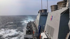 米駆逐艦、南シナ海を航行　中国による新たな「海上識別規則」導入後