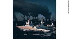 ロシアの写真家セルゲイ・ポレタエフ氏が撮影した、巨大な発電所を背にしたモスクワ近郊の修道院は「都市」部門で優勝