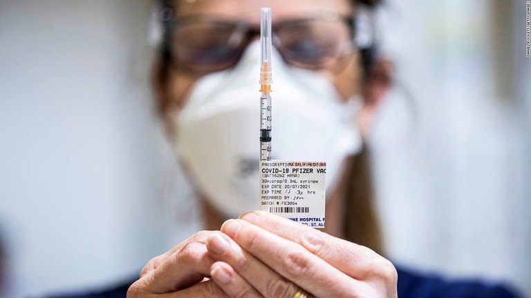 オーストラリアは、出入国時に使う新型コロナウイルスワクチンの接種証明「ワクチンパスポート」を試験的に導入する/Daniel Pockett/Getty Images