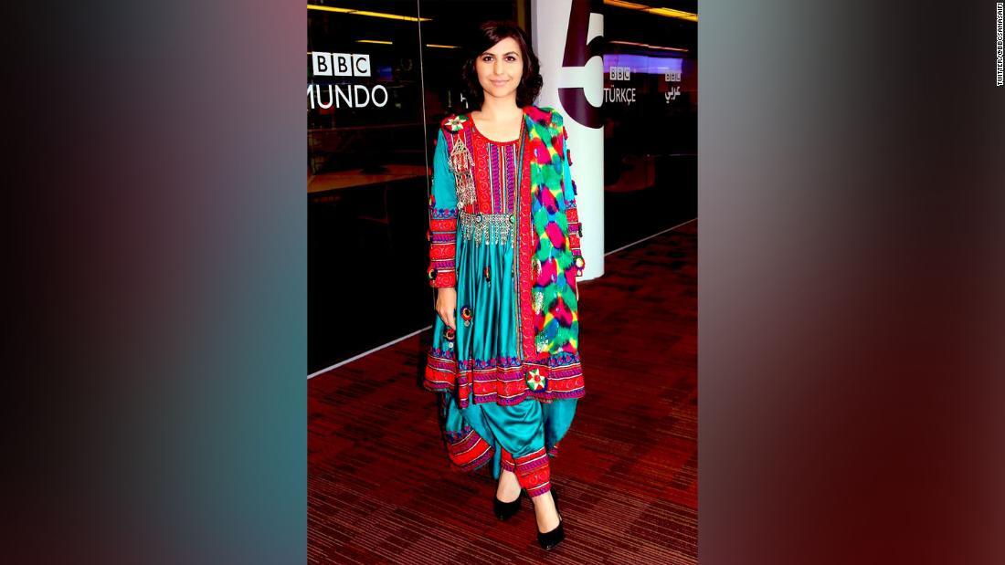 サナ・サフィさん。「アフガニスタンにいたら、このスカーフを身につけるでしょう」/Twitter/@BBCSanaSaifi