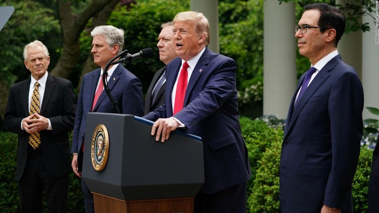 中国に関する記者会見に出席したトランプ大統領ら＝２０２０年５月、米ホワイトハウス/Mandel Ngan/AFP/Getty Images