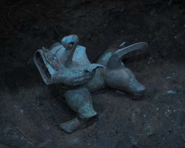 三星堆遺跡で発見された青銅の像/VCG/Getty Images