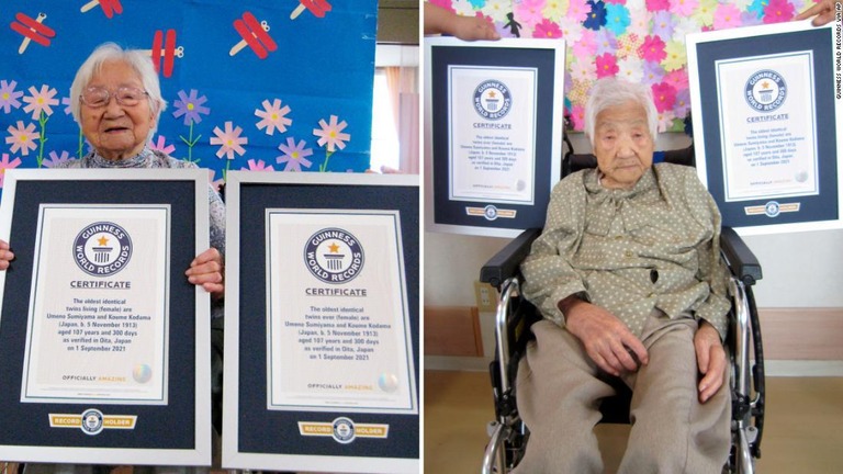 炭山ウメノさん（左）と兒玉コウメさんが世界最高齢の双子にギネス認定された/Guinness World Records via AP