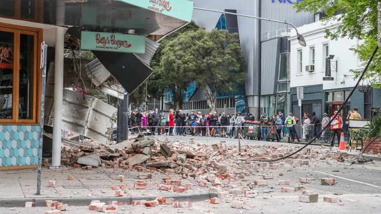 メルボルンのチャペル通り。地震で建物に被害が出た＝２２日/Asanka Ratnayake/Getty Images