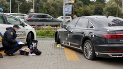 ウクライナで大統領側近狙った暗殺未遂、１０発超の弾丸が車に命中