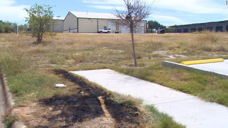 米テキサス州で、炎上するごみ集積箱の中から切断された遺体が発見された/WFAA