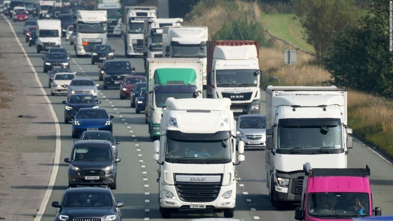 英国ではＥＵ離脱や新型コロナの影響で大型車両の運転手が不足/Christopher Furlong/Getty Images