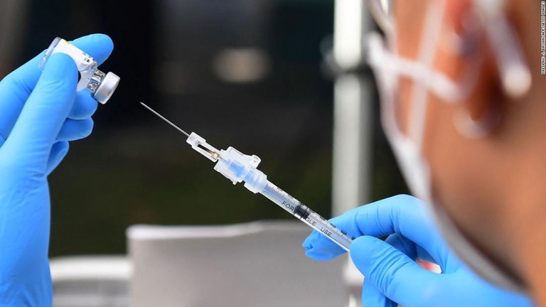 米国で最近ワクチンを接種した人の動機に関する調査結果が発表された/FREDERIC J. BROWN/AFP/Getty Images