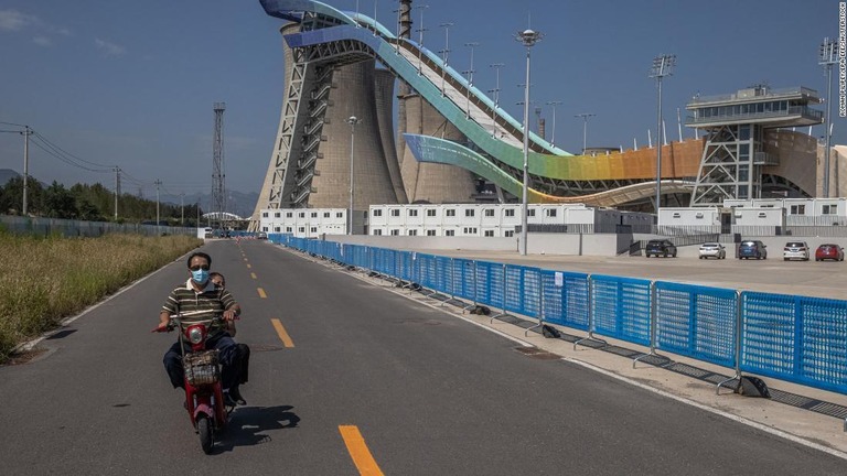 製鉄所跡地に建設された北京オリンピックの会場＝９月７日、中国・北京/Roman Pilipey/EPA-EFE/Shutterstock