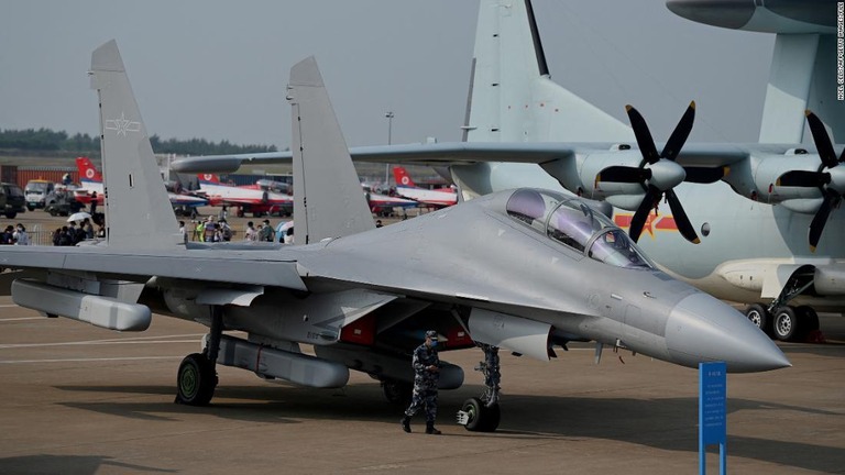 Ｊ１６戦闘機を含む中国軍機３８機が台湾の防空識別圏に進入した/Noel Celis/AFPGetty Images/FILE