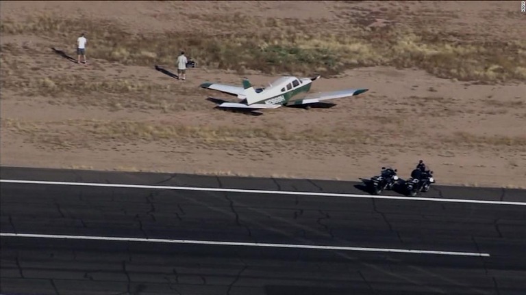 米アリゾナ州の上空でヘリコプターと固定翼機が衝突し、２人が死亡した/KNXV