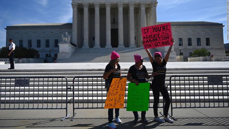 中絶の権利を訴えるデモが全米各地で行われた/Andrew Caballero-Reynolds/AFP/Getty Images