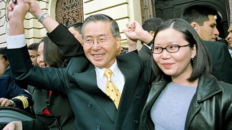 フジモリ元大統領（左）/Fidel Carrilo/AFP/Getty Images