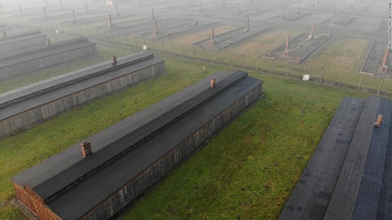 アウシュビッツ強制収容所跡の空撮画像＝２０１９年１２月、ポーランド・オシフィエンチム/Pablo Gonzalez/AFP/Getty Images