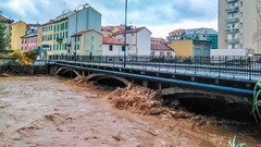 イタリアで記録的豪雨、オマーン砂漠地帯で洪水　世界で続く異常気象