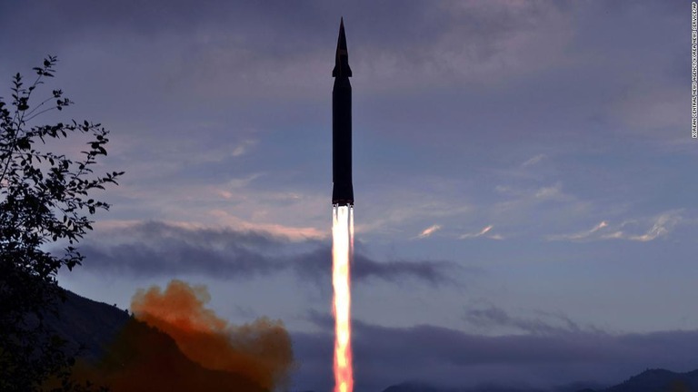 北朝鮮が先月発射したと主張する「極超音速ミサイル」/Korean Central News Agency/Korea News Service/AP
