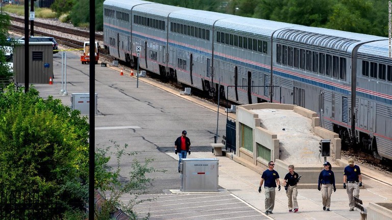 アムトラックの列車内で起きた銃撃戦で、麻薬取締局の要員らが死傷した/Rebecca Sasnett/Arizona Daily Star/AP