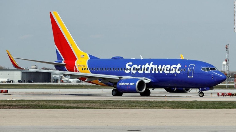 サウスウエスト航空が運航するボーイング７３７ー７Ｈ４型機/Kamil Krzaczynski/AFP/Getty Images