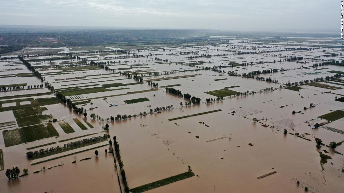洪水に見舞われた村の様子=10日、中国・山西省/Zhan Yan/Xinhua/Getty Images
