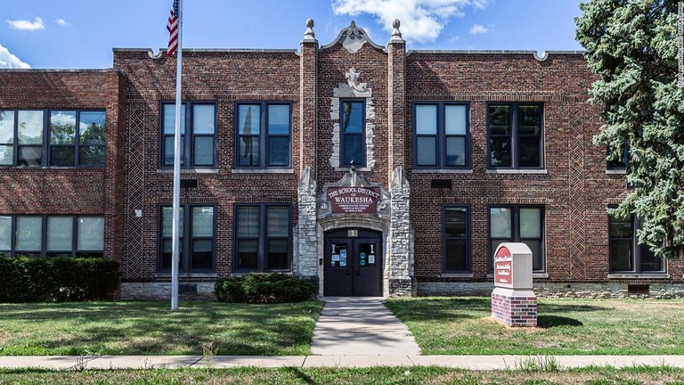 ウォキショー郡の学校区建物。児童の感染を受け母親から学校区が訴えられた/Scott Ash/Now News Group/Imagn