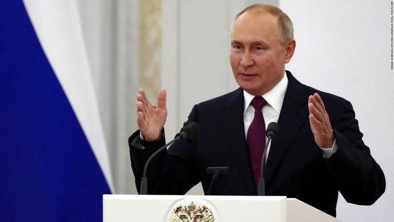 議員らに演説を行うロシアのプーチン大統領＝１２日、ロシア・モスクワ/Sergei Bobylev/Sputnik/Kremlin Pool Photo/AP