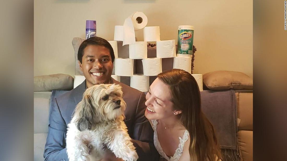 2020年5月の2回目の結婚記念日は米ロサンゼルスの自宅で過ごした/Courtesy Samantha Mathew