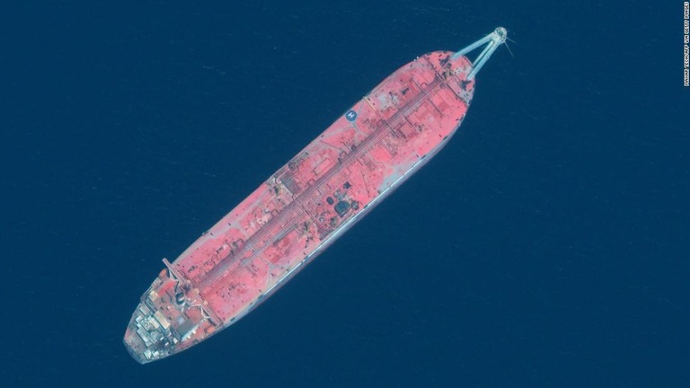 イエメン沖に放置されたタンカー/Maxar Tech/AFP via Getty Images