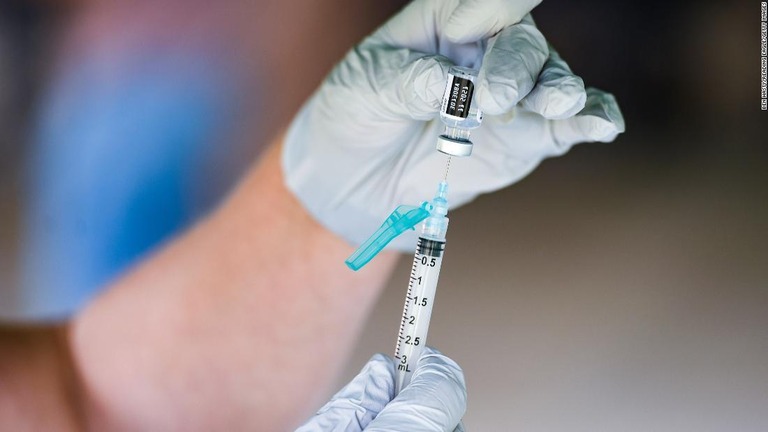 ファイザー製ワクチンにみられるという獲得免疫の低下。実際どれほど問題なのか/Ben Hasty/Reading Eagle/Getty Images