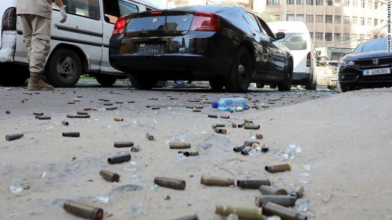 路上に散らばった弾丸/Mohamed Azakir/Reuters