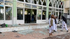 シーア派モスクで自爆攻撃、３２人死亡　アフガン南部
