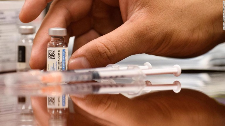 ＦＤＡはブースター接種について、米国で承認済みの３種類のワクチンを組み合わせられるとした/PATRICK T. FALLON/AFP/Getty Images