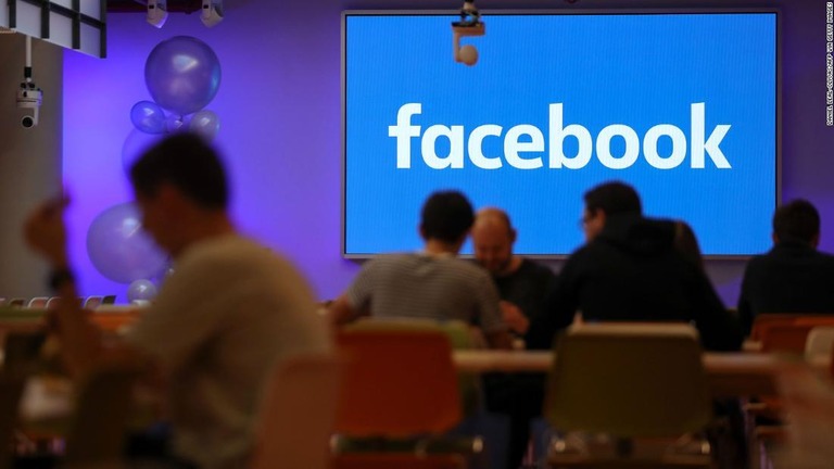 英国の規制当局が米フェイスブックに対し５０５０万ポンドの罰金を科した/DANIEL LEAL-OLIVAS/AFP via Getty Images