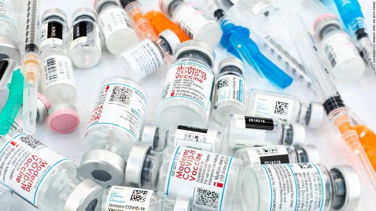 ＣＤＣがモデルナとジョンソン・エンド・ジョンソンのワクチンについてブースター（追加）接種の勧告を承認した/Jay L. Clendenin/Los Angeles Times via Getty Images