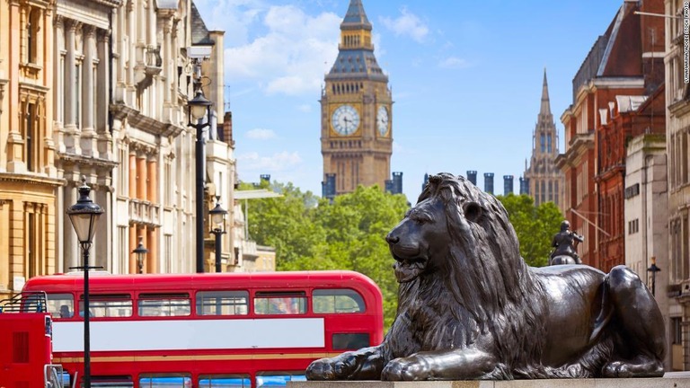 ロンドンのトラファルガー広場には４体のライオン像が設置されている/lunamarina/Adobe Stock Photo