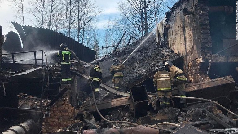 ロシア西部の弾薬工場で爆発が発生し、少なくとも１７人が死亡した/Russian Ministry of Emergency Situations/AP