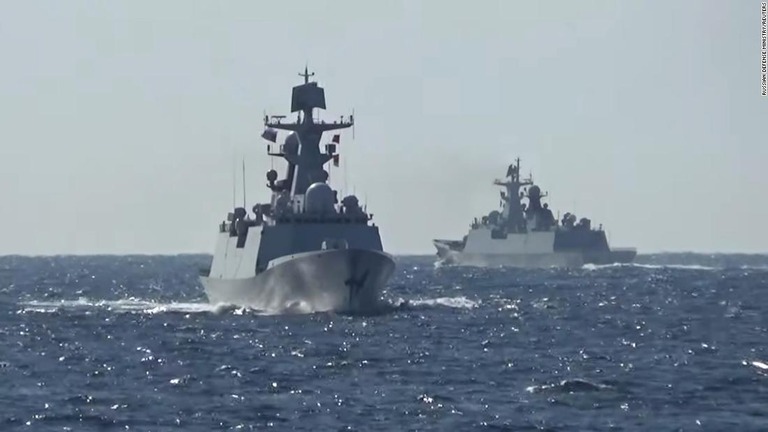ロシア国防省は、ロシアと中国の海軍が太平洋の西部海域で、初の合同パトロール作戦を実施したと発表した/Russian Defense Ministry/Reuters