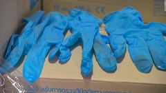 中古の医療手袋販売の企業を摘発、ＣＮＮの調査報道後　タイ