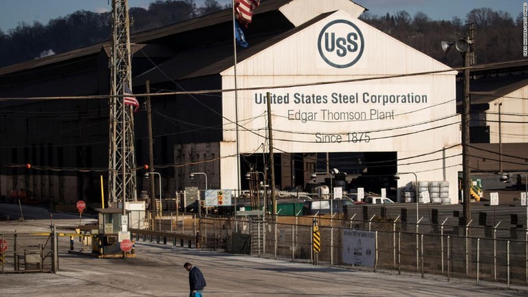 米国は、輸入する鉄鋼とアルミニウムに追加関税を課していた措置を緩和することで、欧州連合（ＥＵ）側と合意した/Drew Angerer/Getty Images 