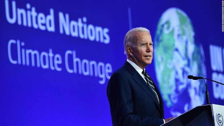 ＣＯＰ２６で演説を行うバイデン米大統領＝１日、英グラスゴー/Brendan Smialowski/AFP/Getty Images