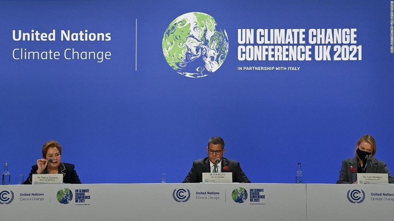 気温上昇の抑制を盛り込んだＣＯＰ２６の合意文書案が公表された/PAUL ELLIS/AFP/AFP via Getty Images