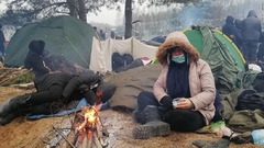 ポーランド・ベラルーシ国境の移民危機が深刻化　衝突で骨折、寒さで低体温症も