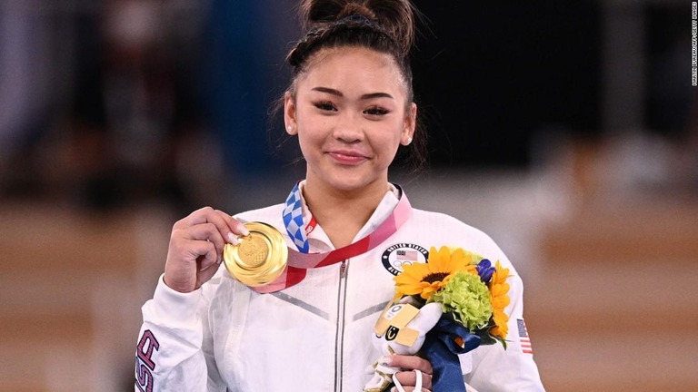 東京五輪で金メダルを獲得した米体操女子のスニ・リーさんが差別的行為の被害を告白/Martin Bureau/AFP/Getty Images