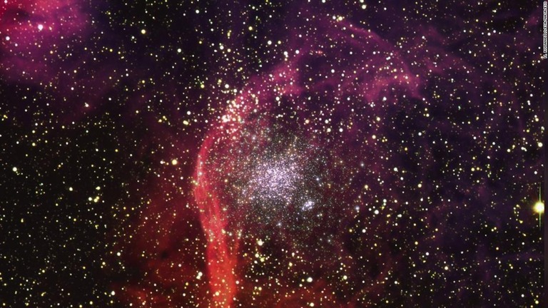 １６万光年先にある大マゼラン雲の中にある恒星数千個からなる星団ＮＧＣ１８５０/M. Romaniello/ESA/NASA/ESO