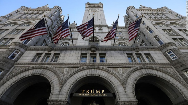 ワシントンにあるトランプ・インターナショナル・ホテル＝１０月１８日/Yasin Ozturk/Anadolu Agency/Getty Images