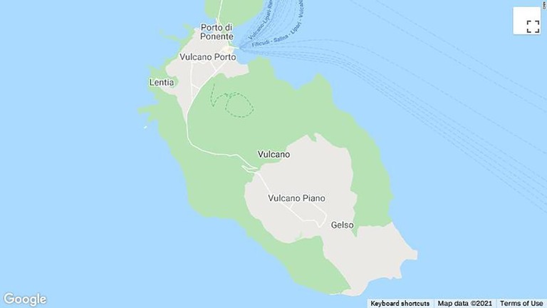 イタリア南部の火山島ブルカーノ島でＣＯ２の濃度が上昇し、住民２５０人の大部分に避難指示が出された/CNN