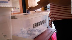 チリ大統領選、極右と左派で１２月に決選投票