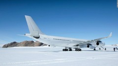 南極にエアバスＡ３４０型機が着陸、史上初