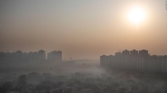 インド首都を覆う「サイレントキラー」、汚れた大気を吸うしかない人も